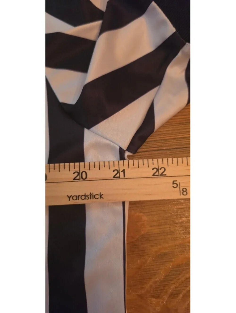 Black White Vertical Striped Athletic T-Shirt Men’s Medium